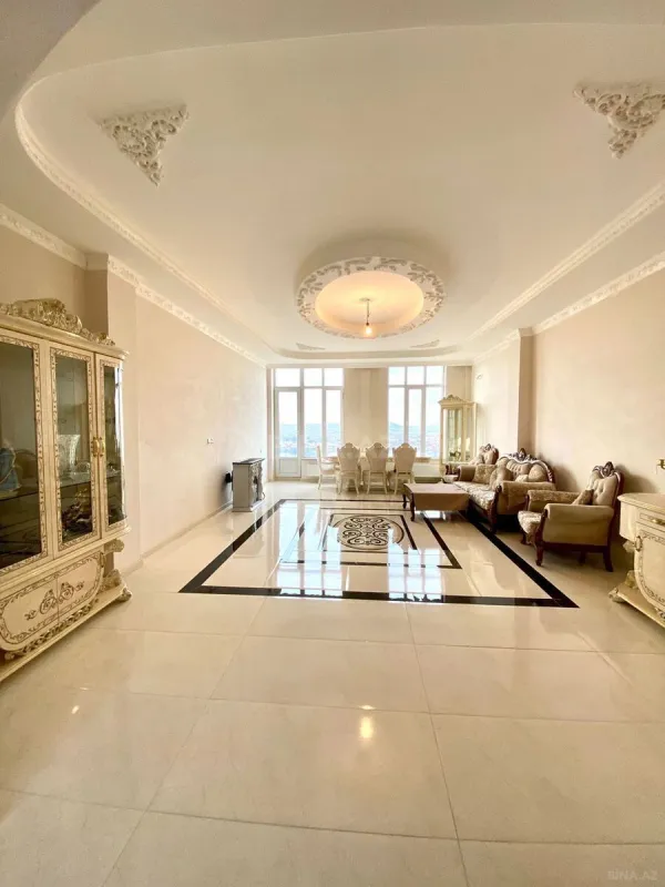 Satılır 5 otaqlı həyət evi 240 m²