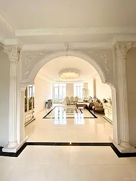 Satılır 5 otaqlı həyət evi 240 m²