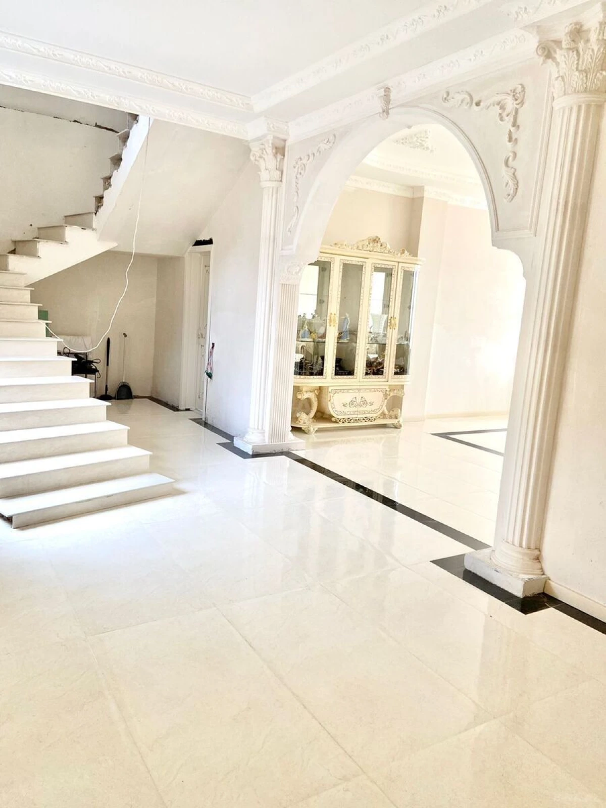 Satılır 5 otaqlı həyət evi 240 m²