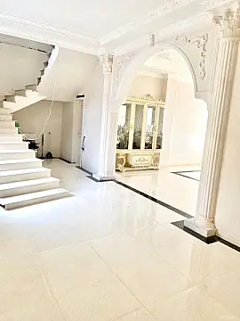 Satılır 5 otaqlı həyət evi 240 m²