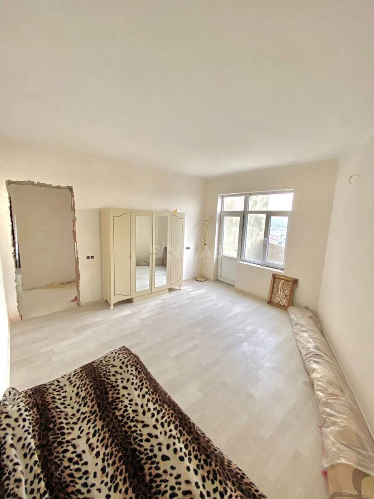 Satılır 5 otaqlı həyət evi 240 m²