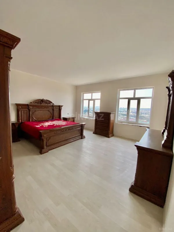 Satılır 5 otaqlı həyət evi 240 m²