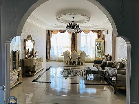 Satılır 5 otaqlı həyət evi 240 m²