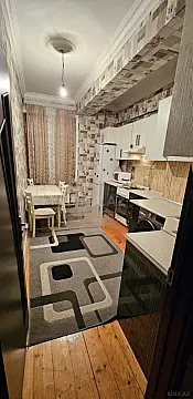 Kirayə verilir 2 otaqlı mənzil 87 m²