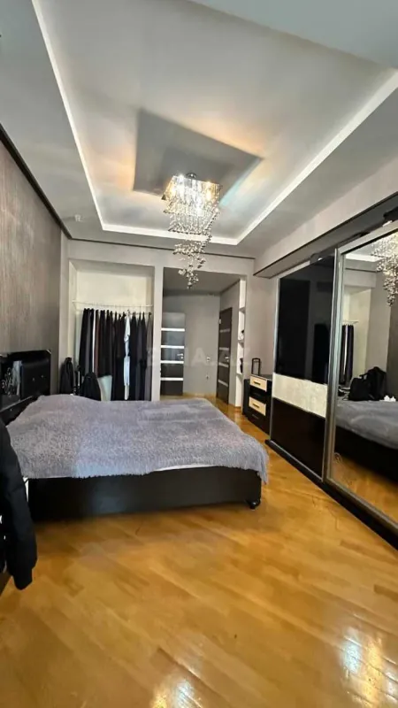 Satılır 4 otaqlı mənzil 127 m²