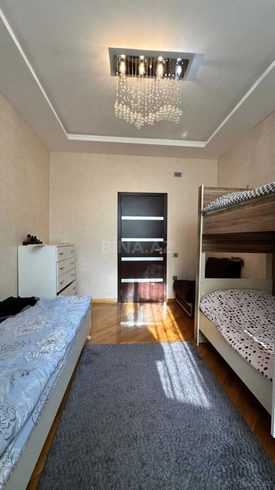 Satılır 4 otaqlı mənzil 127 m²