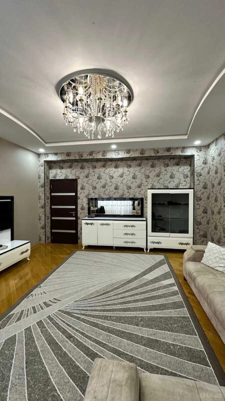 Satılır 4 otaqlı mənzil 127 m²