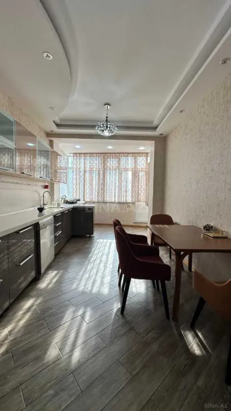 Satılır 4 otaqlı mənzil 127 m²