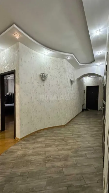 Satılır 4 otaqlı mənzil 127 m²