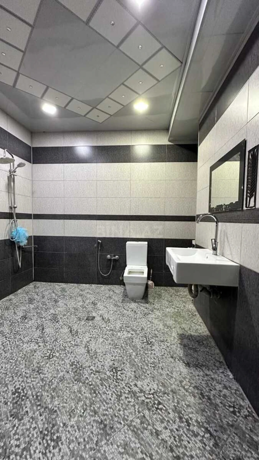 Satılır 4 otaqlı mənzil 127 m²