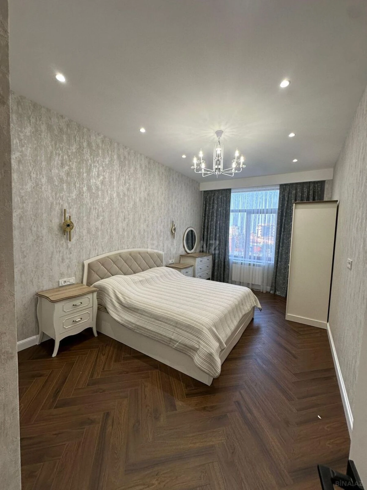 Kirayə verilir 3 otaqlı mənzil 140 m²