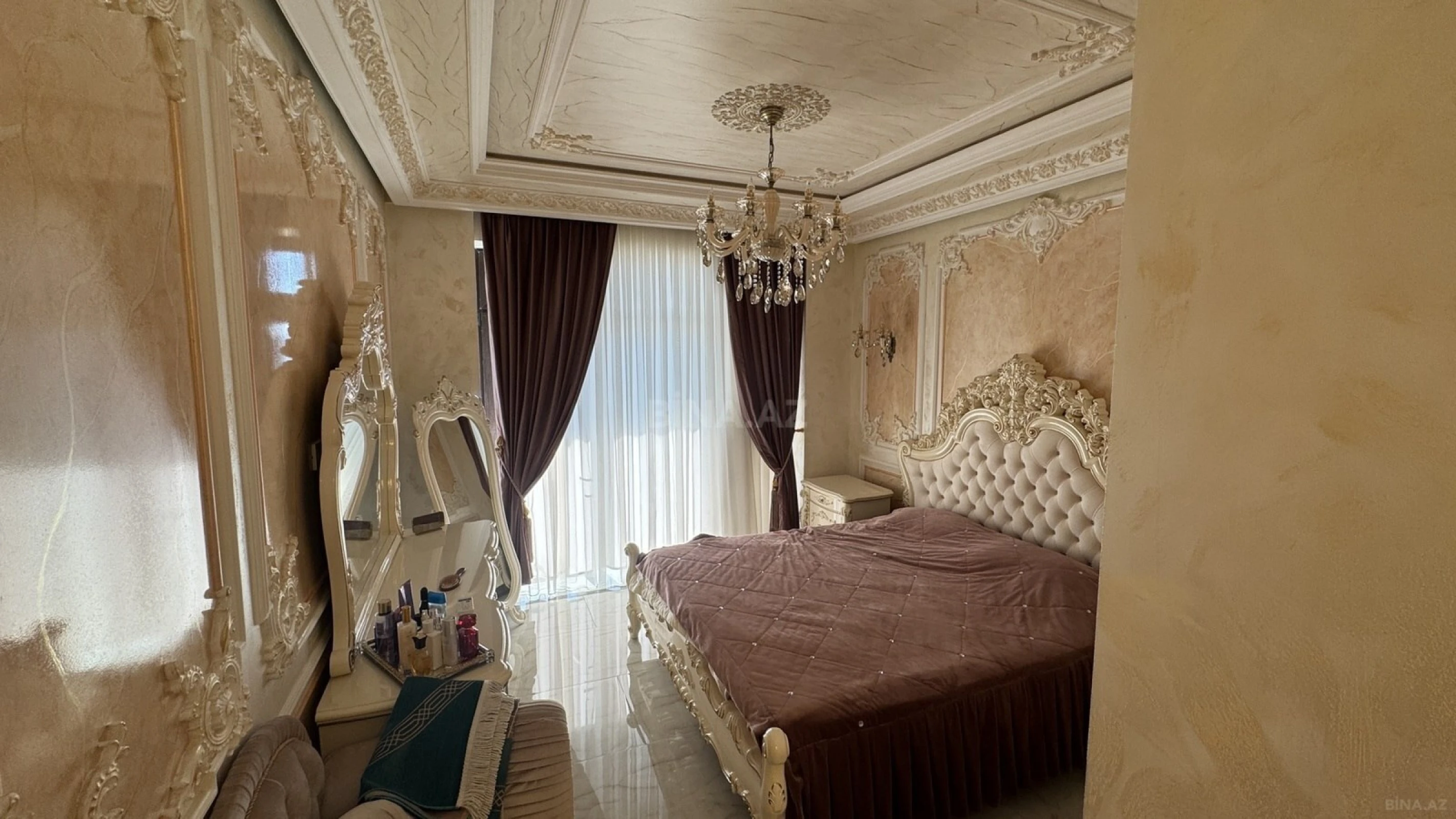 Satılır 3 otaqlı mənzil 147 m²