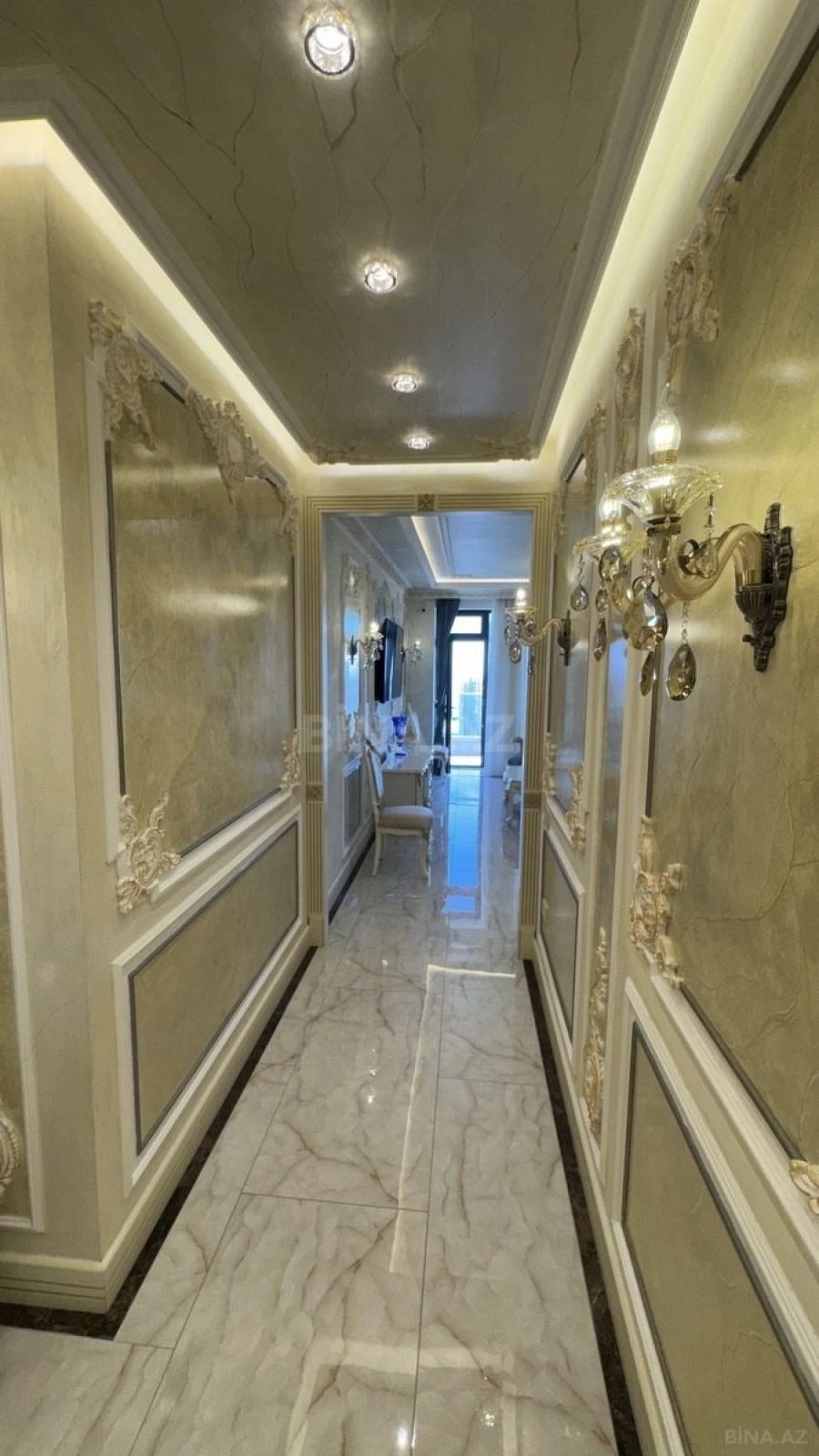 Satılır 3 otaqlı mənzil 147 m²