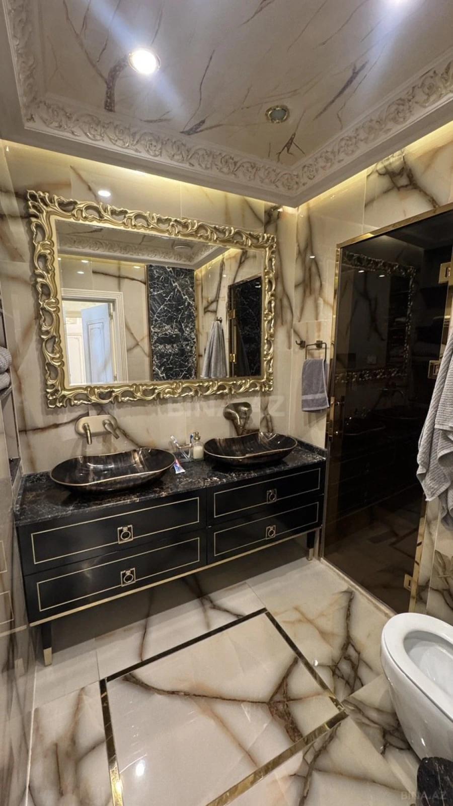 Satılır 3 otaqlı mənzil 147 m²