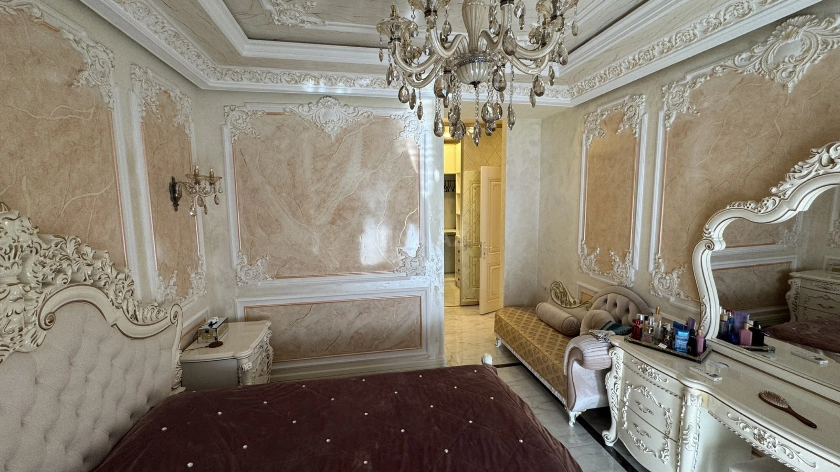 Satılır 3 otaqlı mənzil 147 m²