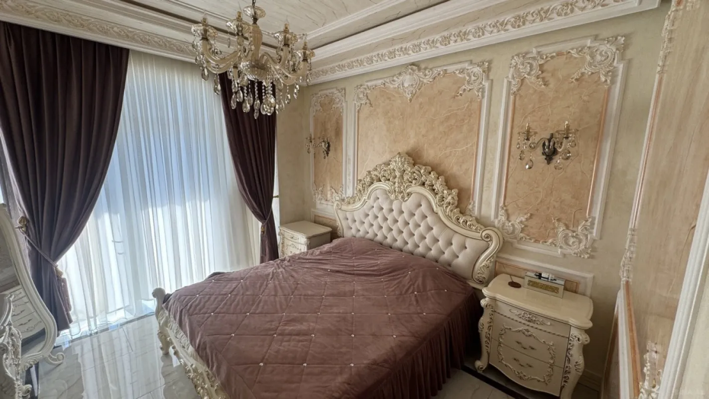 Satılır 3 otaqlı mənzil 147 m²