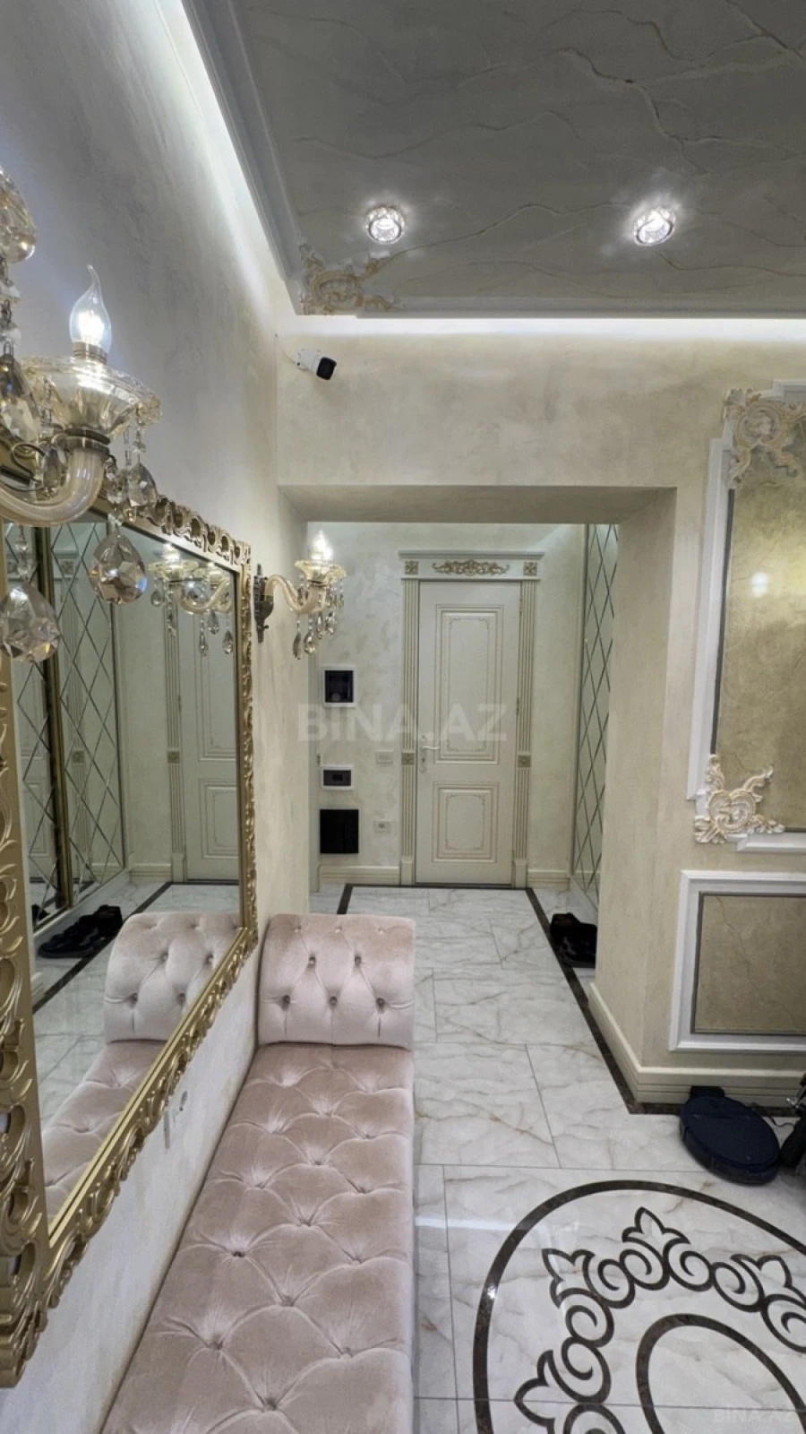 Satılır 3 otaqlı mənzil 147 m²