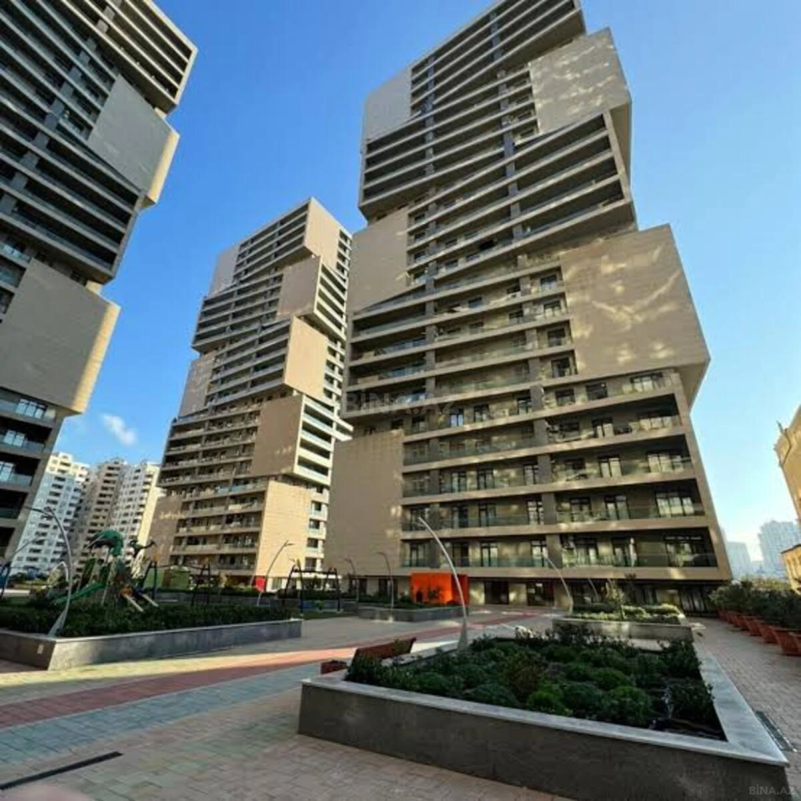 Satılır 3 otaqlı mənzil 147 m²