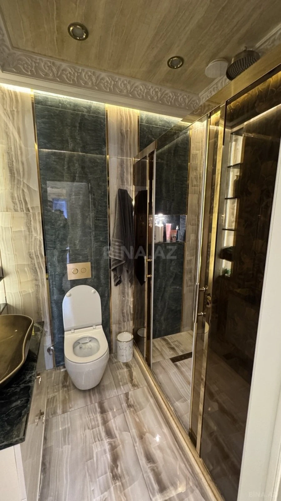 Satılır 3 otaqlı mənzil 147 m²