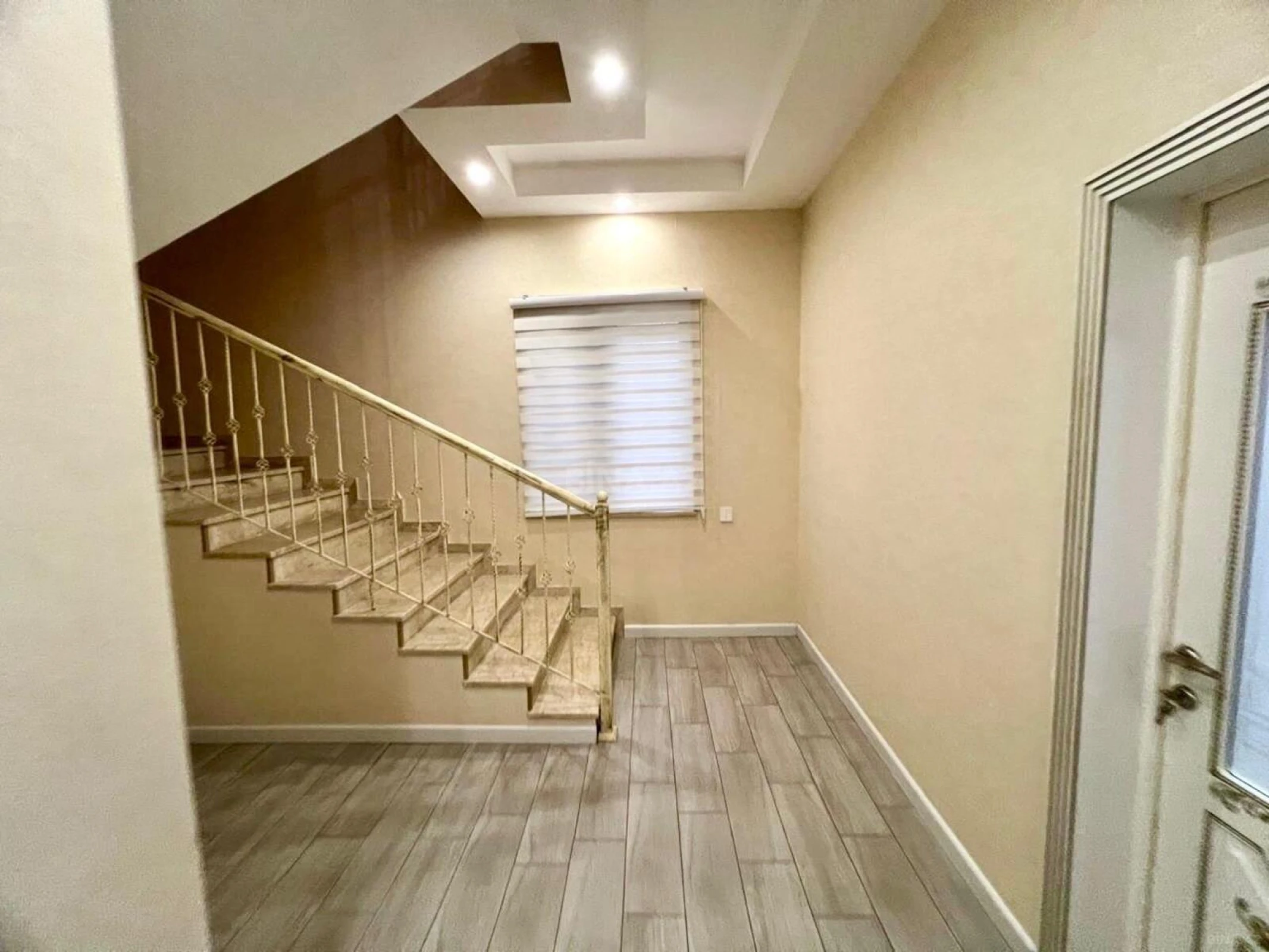 Satılır 5 otaqlı həyət evi 220 m²