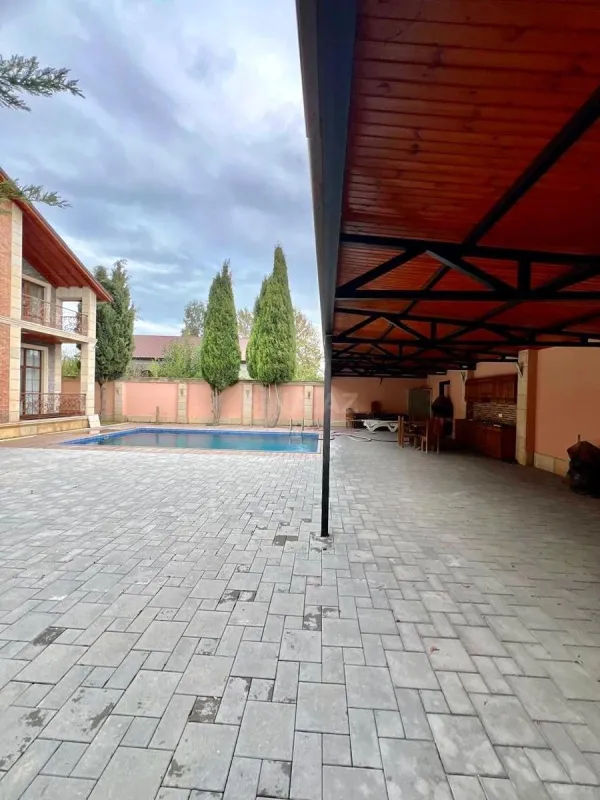 Satılır 5 otaqlı həyət evi 220 m²