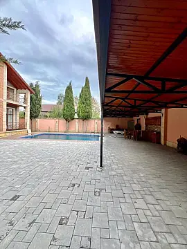 Satılır 5 otaqlı həyət evi 220 m²