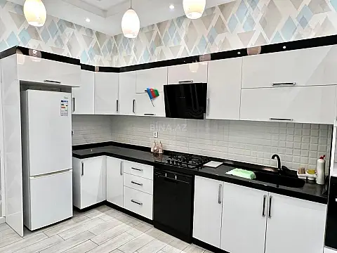 Satılır 5 otaqlı həyət evi 220 m²