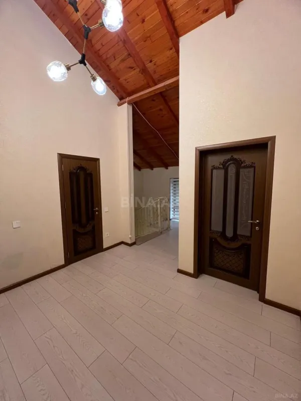 Satılır 5 otaqlı həyət evi 220 m²