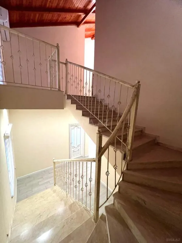 Satılır 5 otaqlı həyət evi 220 m²