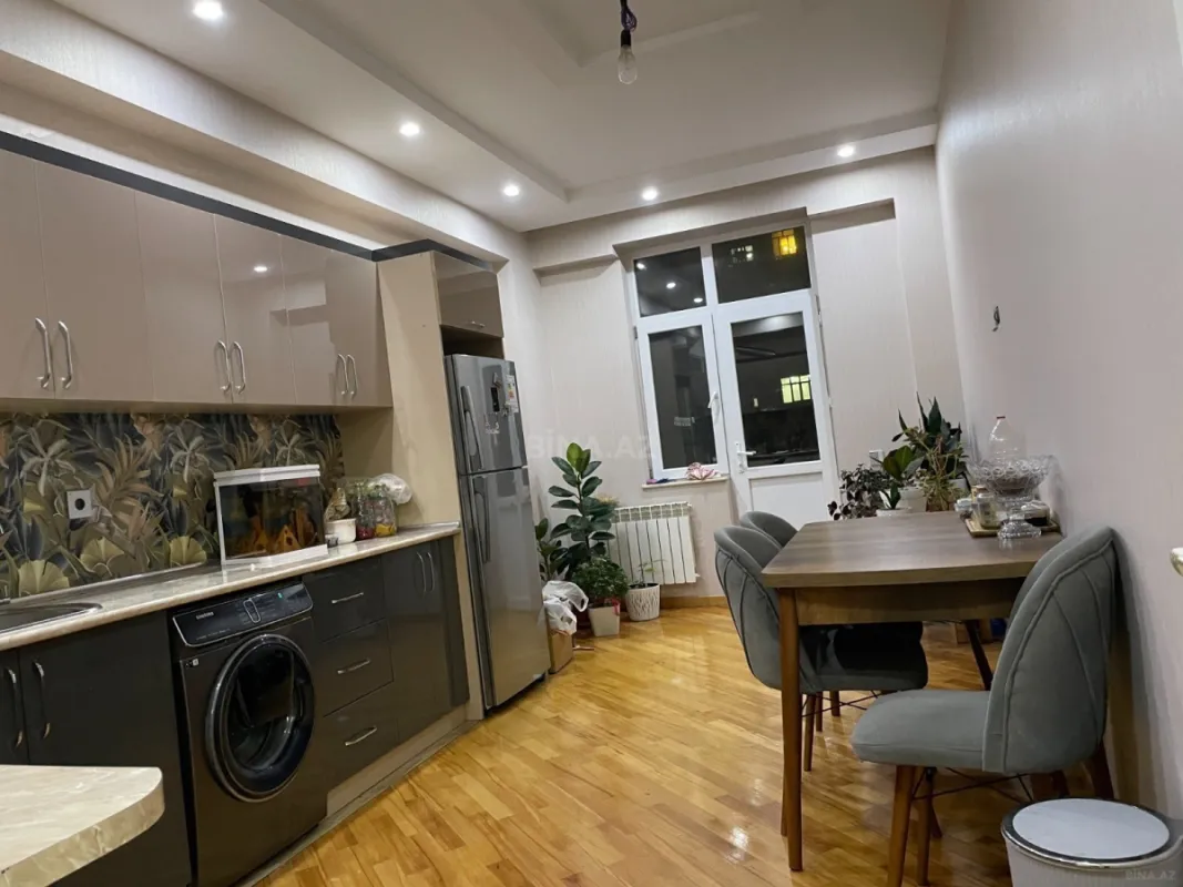 Satılır 3 otaqlı mənzil 130 m²