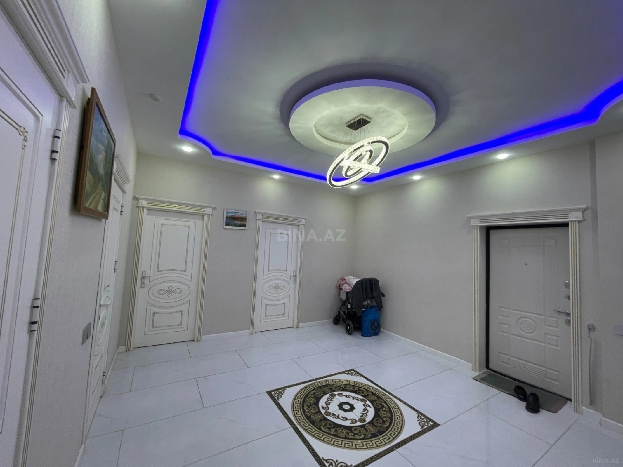 Satılır 3 otaqlı mənzil 130 m²