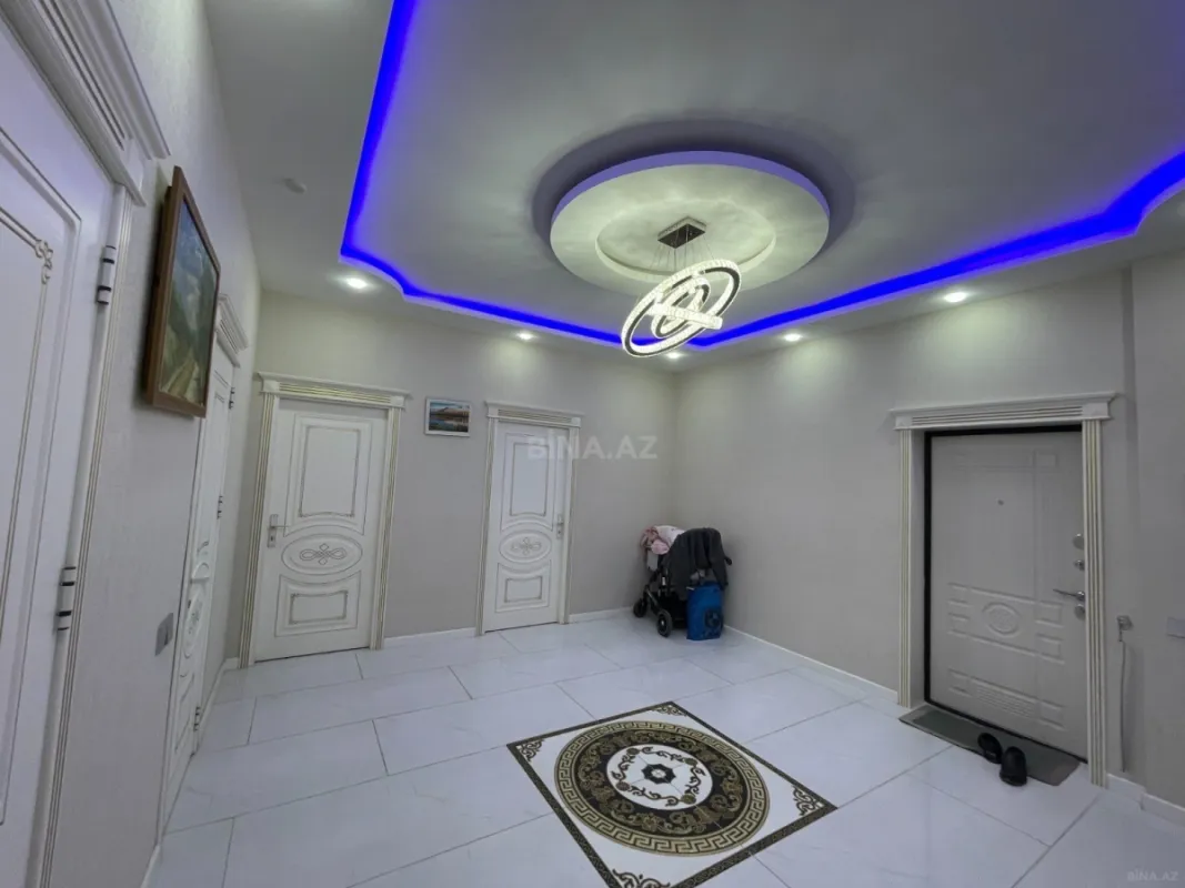 Satılır 3 otaqlı mənzil 130 m²