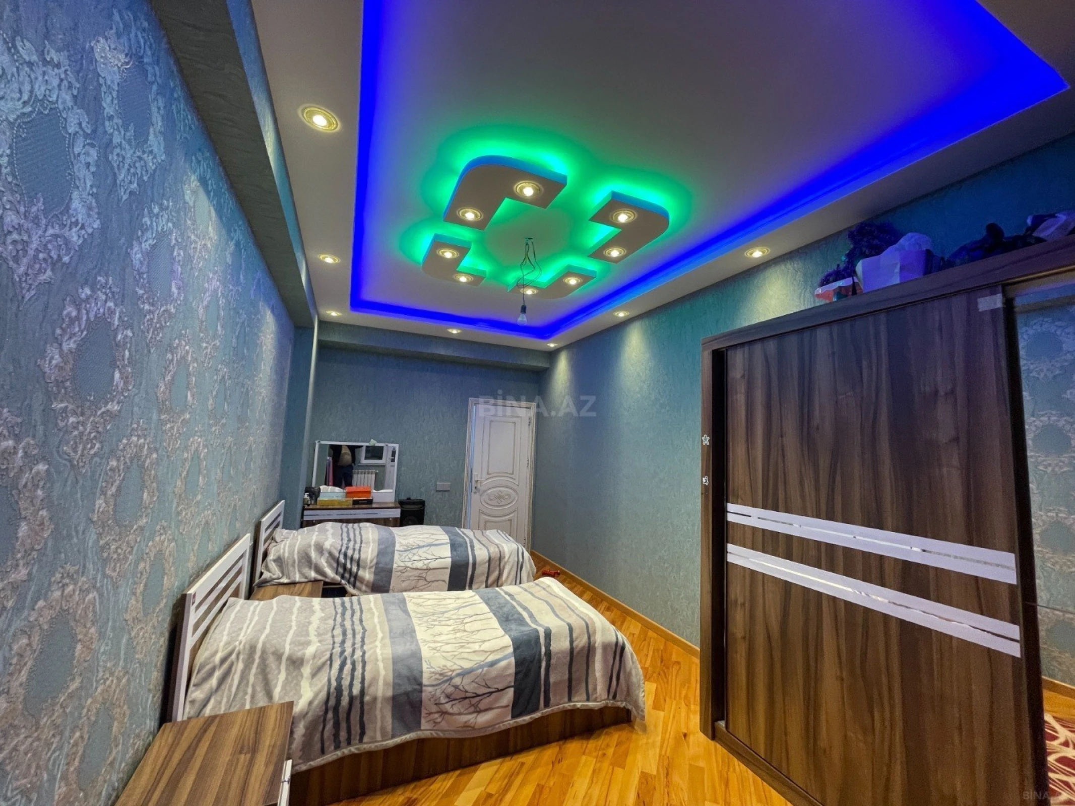 Satılır 3 otaqlı mənzil 130 m²