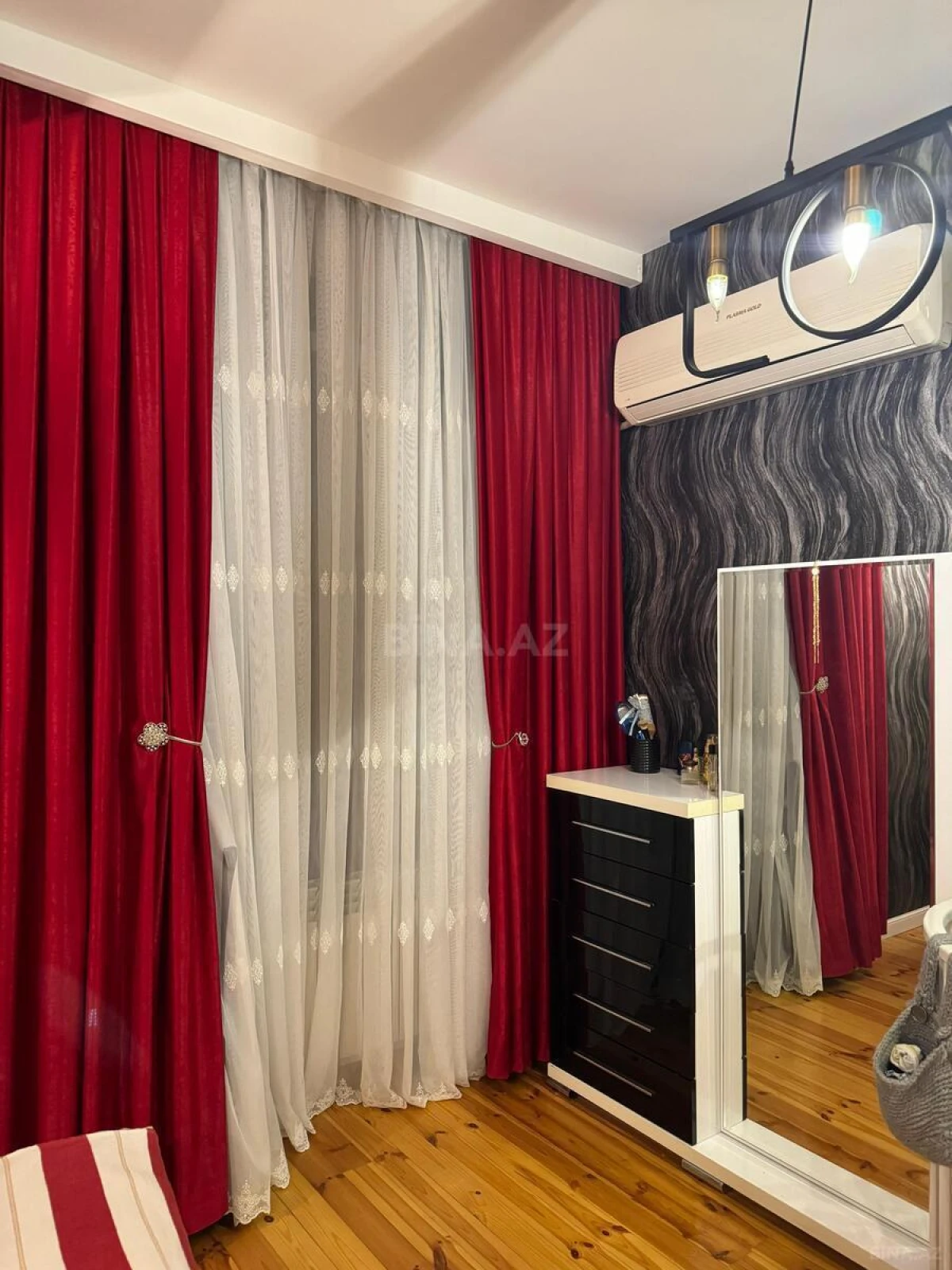 Satılır 3 otaqlı mənzil 77 m²