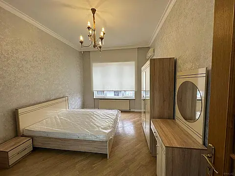 Kirayə verilir 3 otaqlı mənzil 150 m²