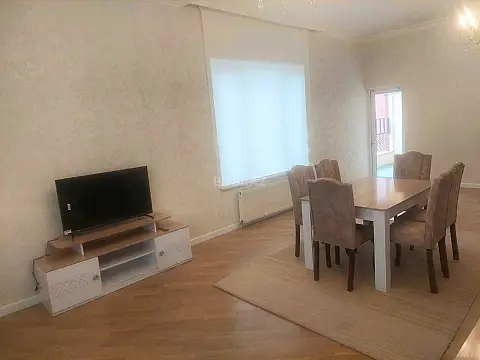 Kirayə verilir 3 otaqlı mənzil 150 m²