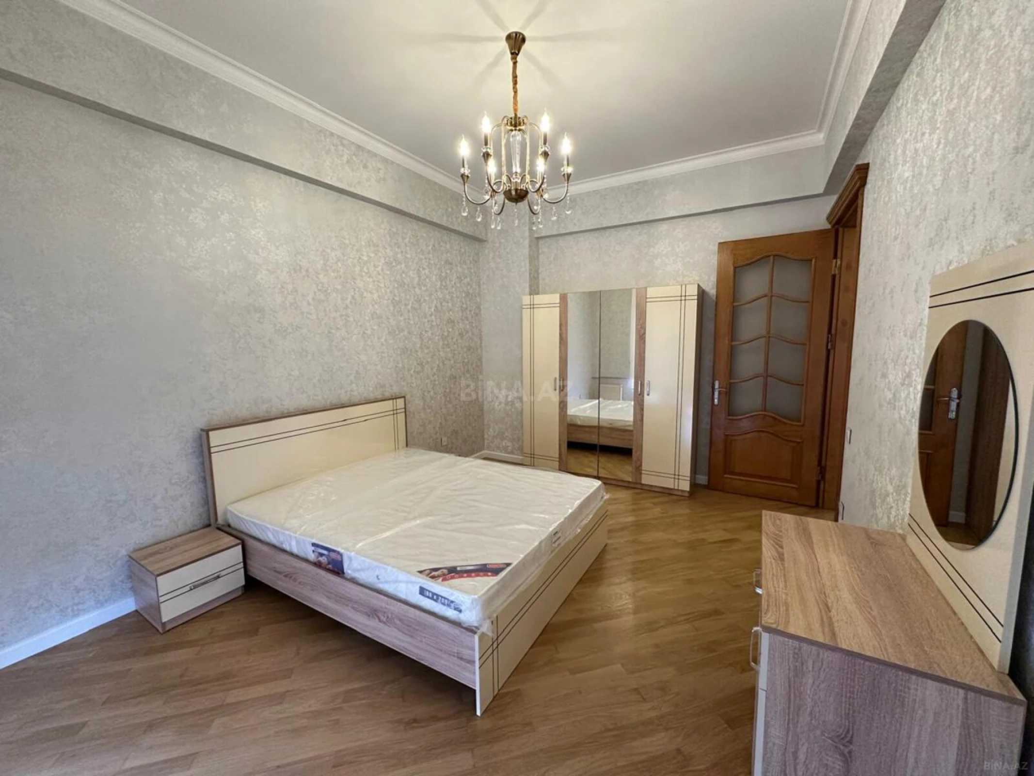 Kirayə verilir 3 otaqlı mənzil 150 m²
