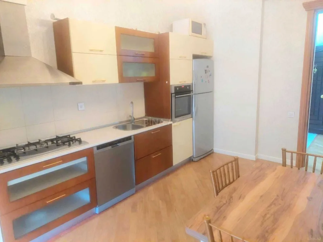 Kirayə verilir 3 otaqlı mənzil 150 m²