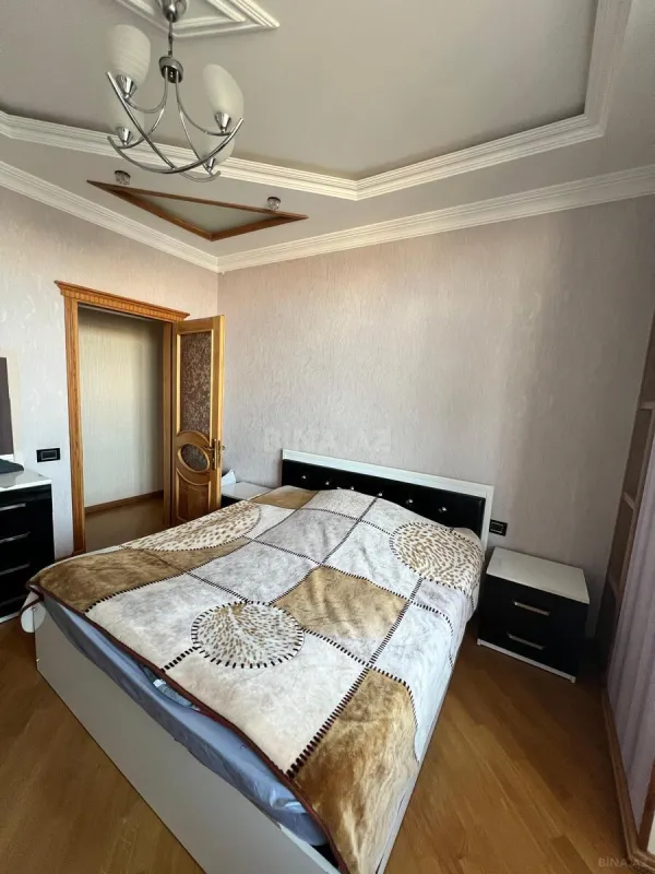 Satılır 3 otaqlı mənzil 130 m²
