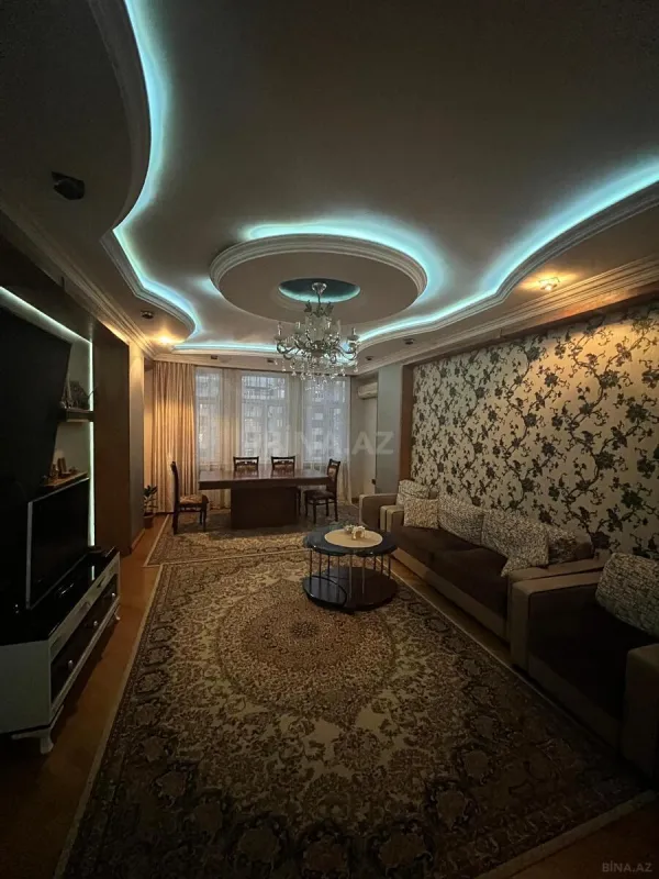 Satılır 3 otaqlı mənzil 130 m²