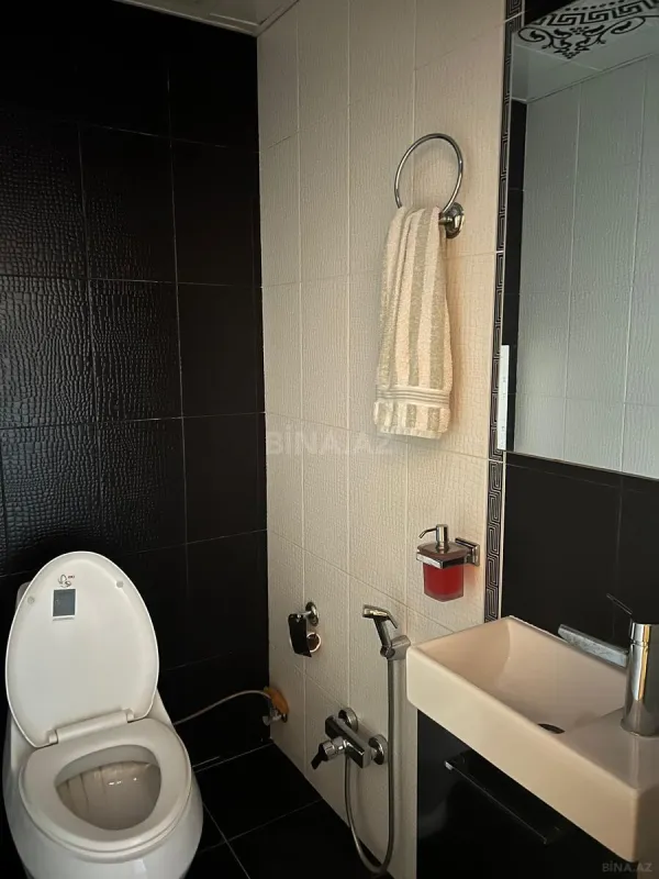 Satılır 3 otaqlı mənzil 130 m²
