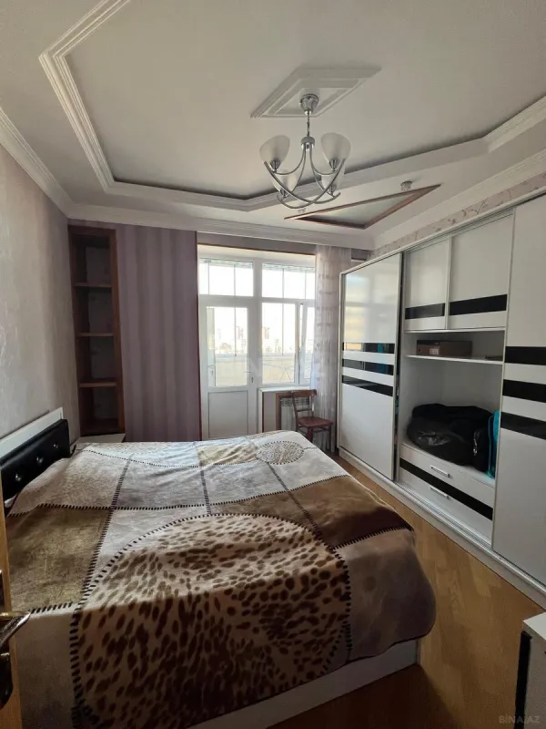 Satılır 3 otaqlı mənzil 130 m²