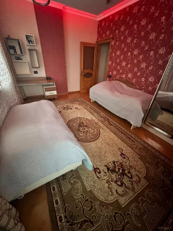 Satılır 3 otaqlı mənzil 130 m²