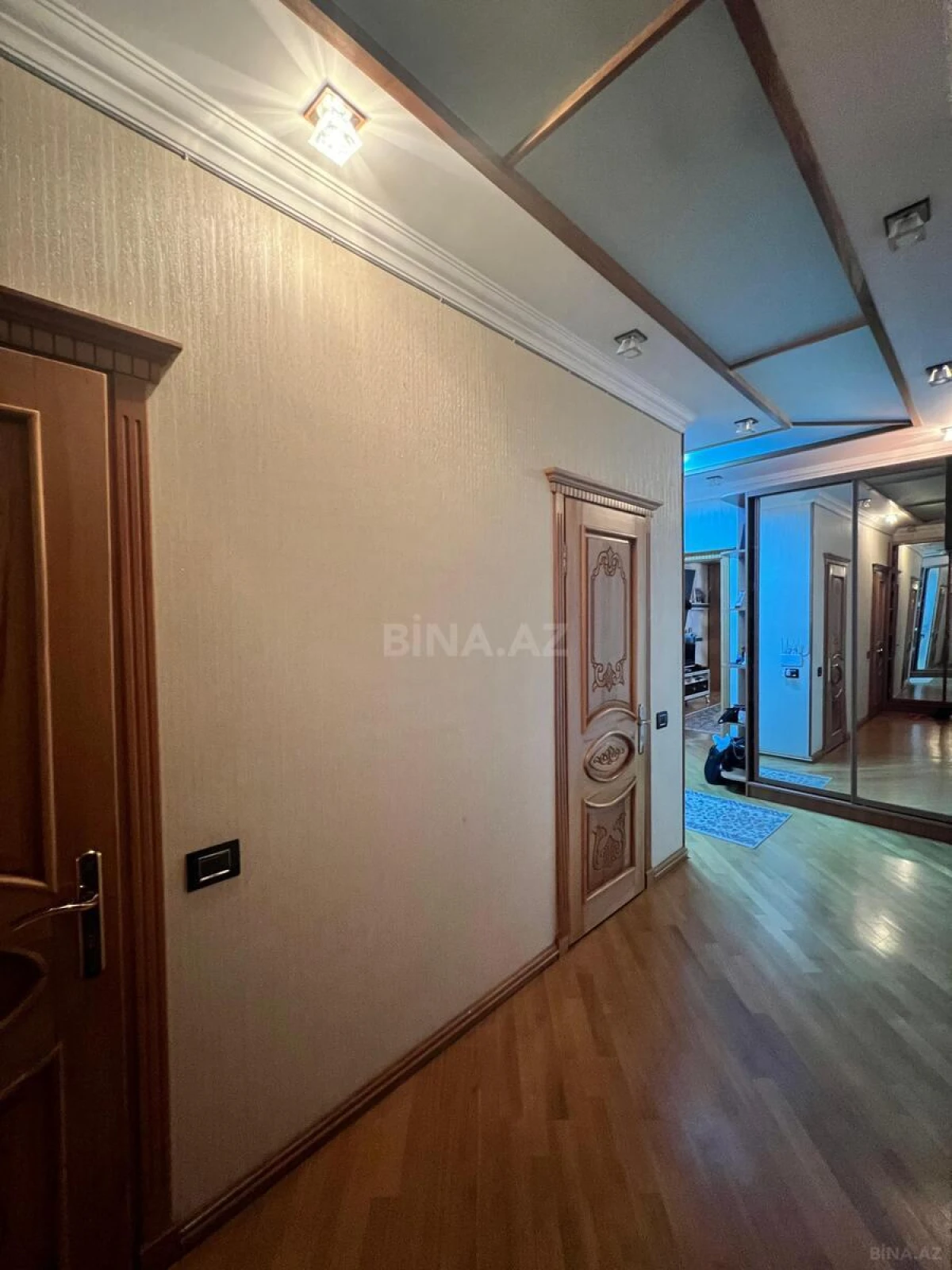 Satılır 3 otaqlı mənzil 130 m²