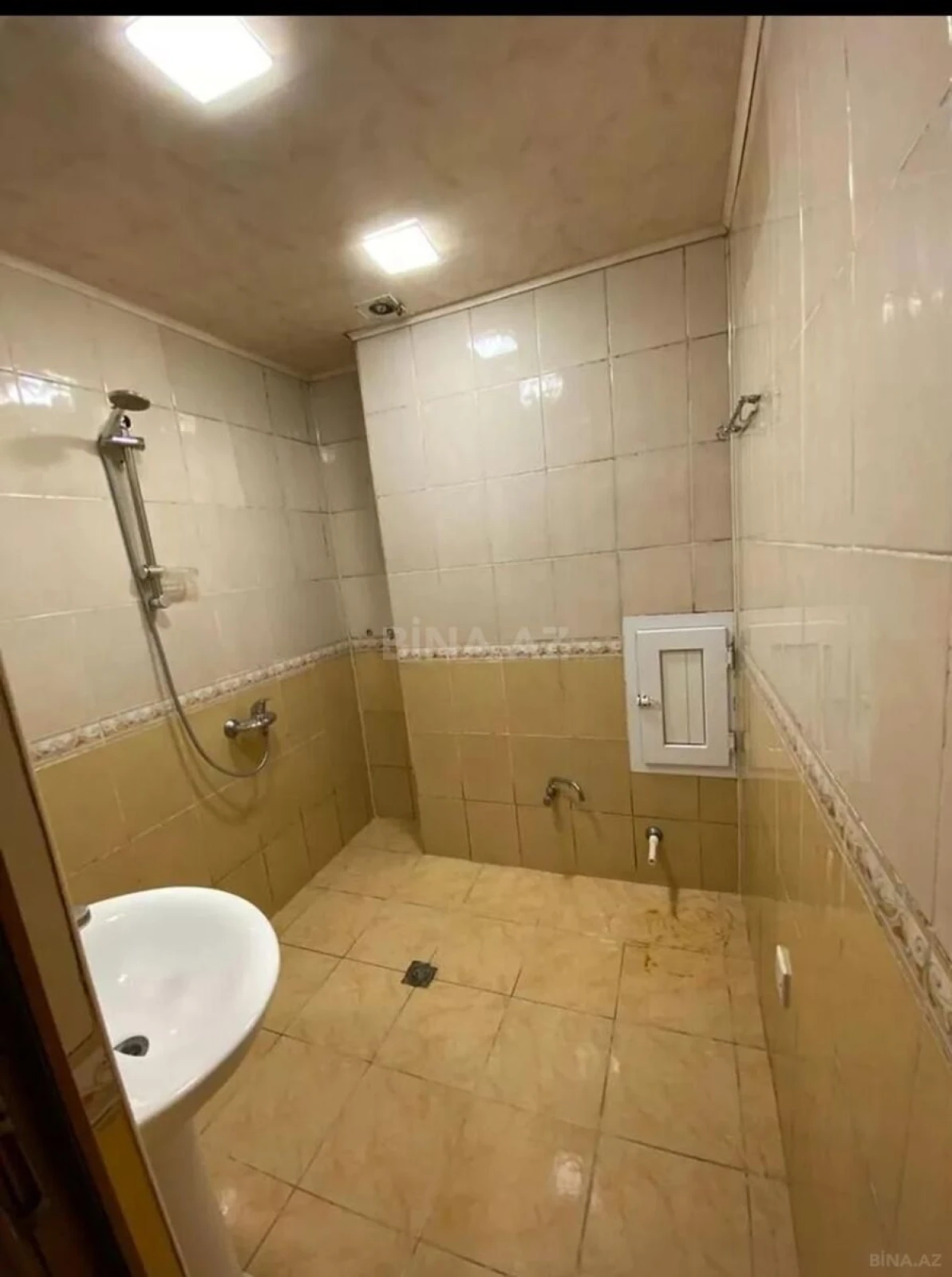 Satılır 2 otaqlı mənzil 67 m²