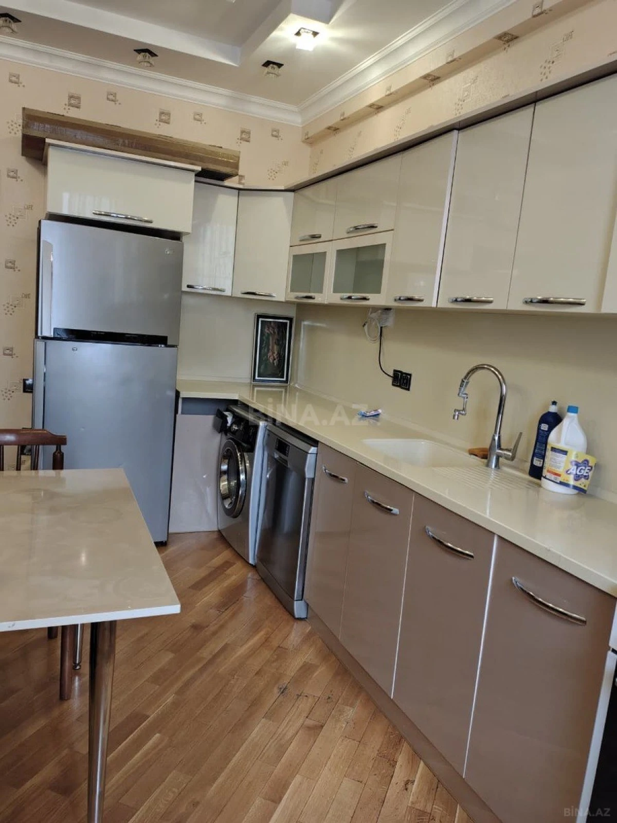 Kirayə verilir 2 otaqlı mənzil 81 m²