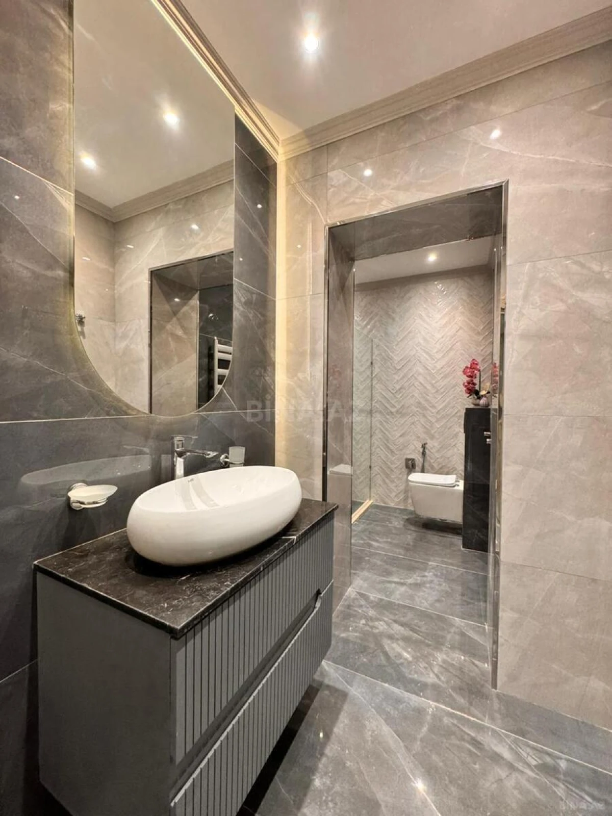 Satılır 2 otaqlı mənzil 68 m²