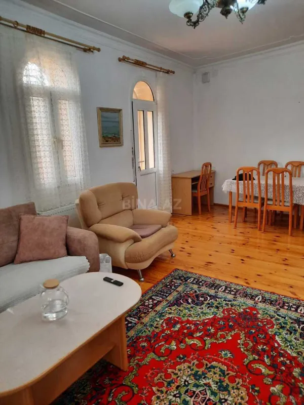 Kirayə verilir 3 otaqlı mənzil 150 m²