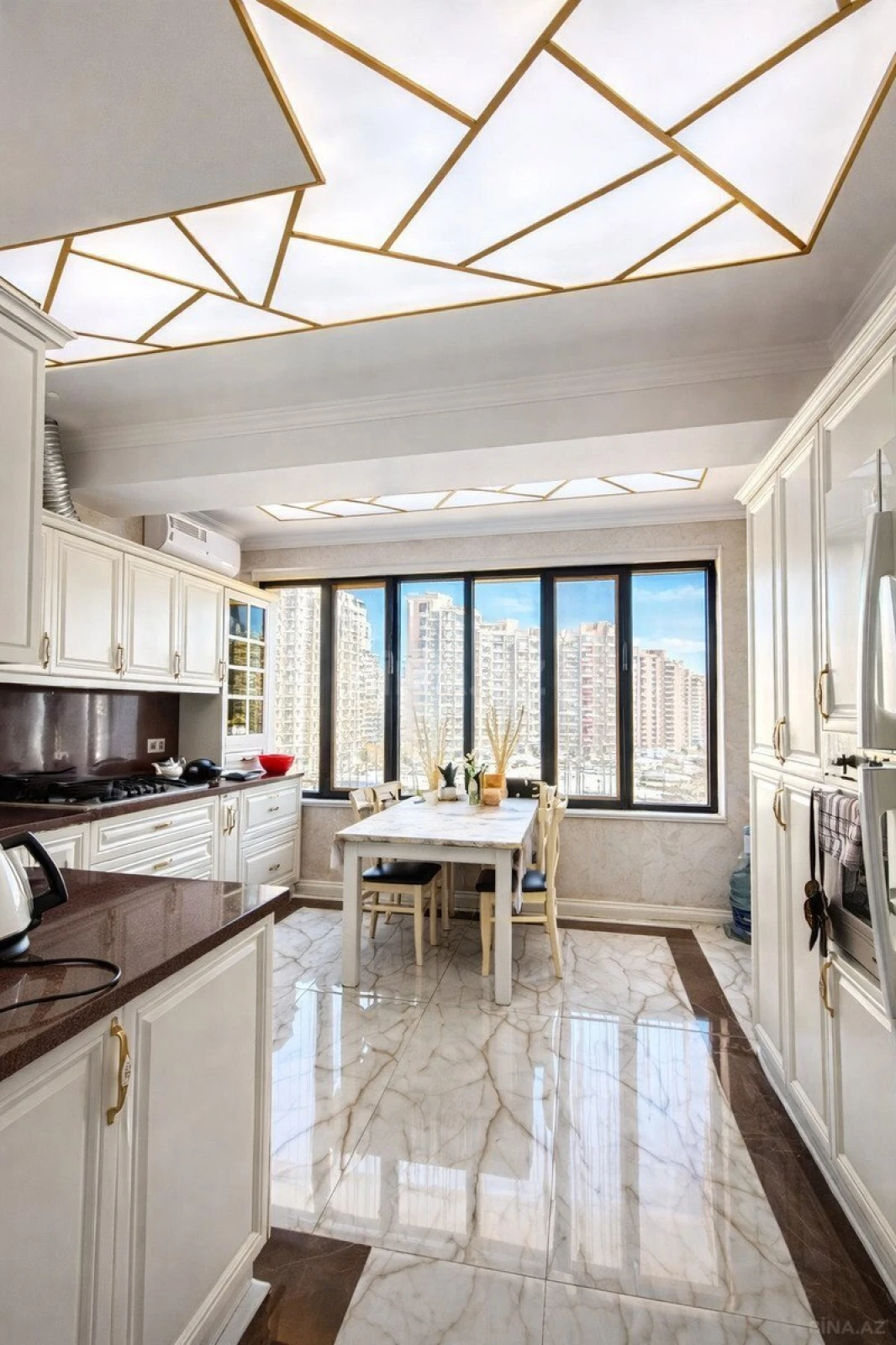 Satılır 4 otaqlı mənzil 170 m²