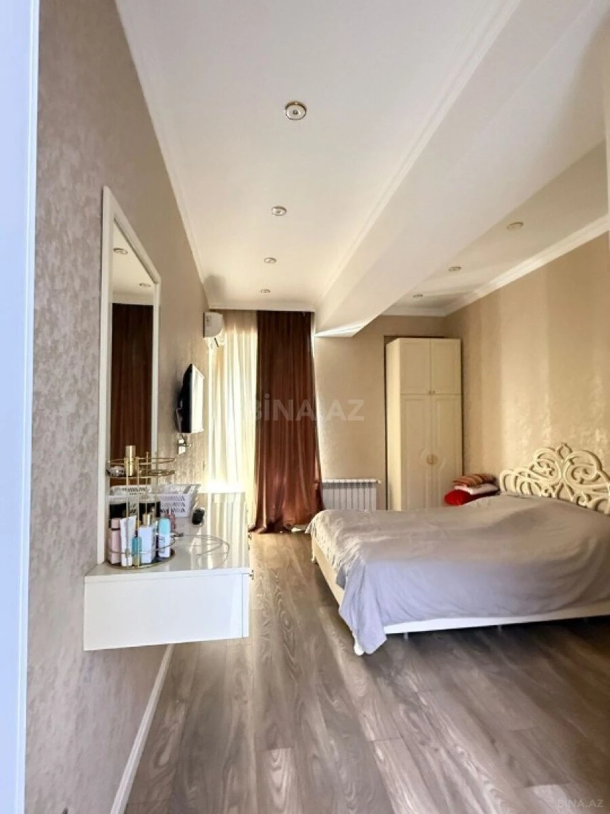 Satılır 4 otaqlı mənzil 170 m²